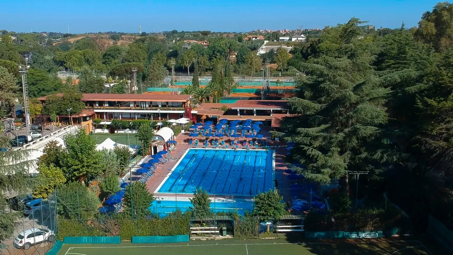 centro sportivo polifunzionale a Roma con piscina e palestra
